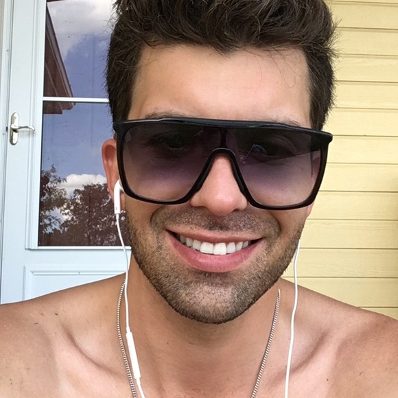 Meet your Posher, Peter - Picture 2 of 2